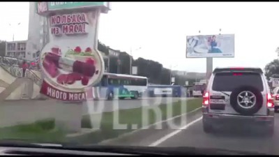 VL ru Падение автобуса с опорной стены Владивосток