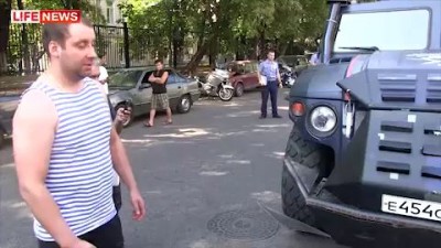 Пьяные десантники на «тигре» устроили ДТП в Москве