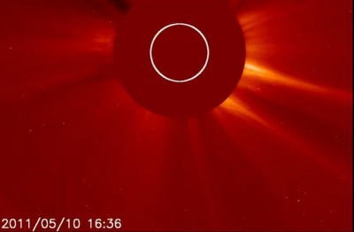 SOHO.11.05.2011 Астероид врезался в солнце