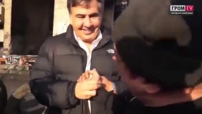 Саакашвили на майдане с Человеком встретился