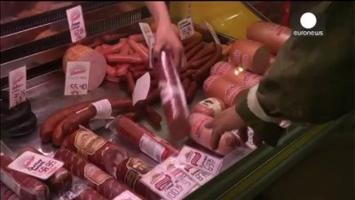 Video: Masked soldiers in Crimea queue up for sausages at grocery store
