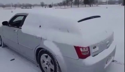 Как правильно чистить автомобиль от снега