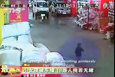 www.Novosti3000.com - Китай, маленькую девочку переехали машины