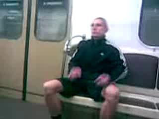 гопник в метро