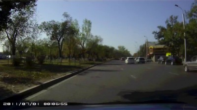 В Алматы автобус протаранил джип