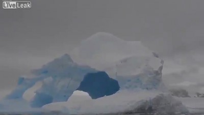 Обрушение айсберга