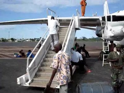Заправка самолета по-африкански