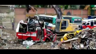 Процесс утилизации автобусов в Колумбии