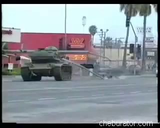Погоня за танком по городу!