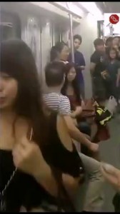 Мордобой китайских коротышек в метро ...