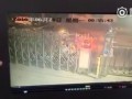 Китайца убило собственными электрическими воротами