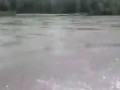 Грузовик едет по реке Жесть! Крутое видео 2014