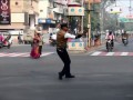 Индийский танцующий полицейский