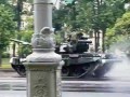 В Минске танк снес дерево и врезался в столб на проспекте Независимости