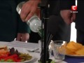 Янукович пьет водку