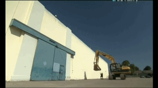 Нитку в иголку экскаватором