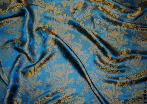 shelkovyy-zhakkard-s-zolotym-uzorom-georginy.jpg.a