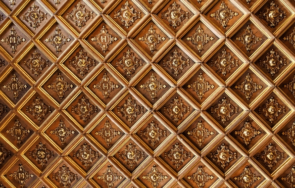 potolok-uzory-bukvy-romby