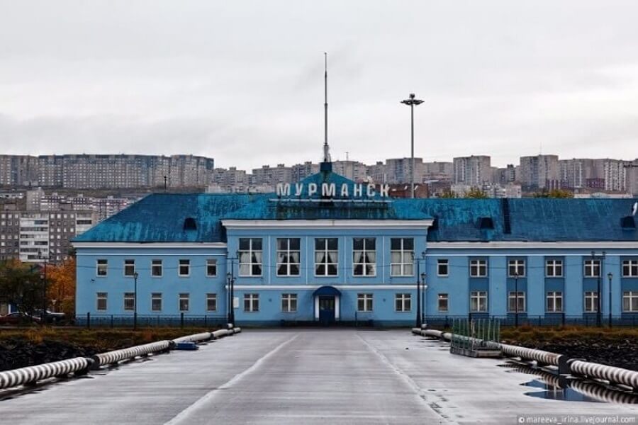 Мурманск фото зданий. Мурманский морской вокзал. Морвокзал Мурманск. Морской вокзал Мурманск порт. Здание морского вокзала Мурманск.