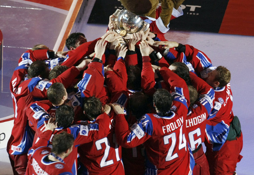 2009-05-10T212156Z_01_BRN234_RTRIDSP_3_ICE-HOCKEY-WORLD