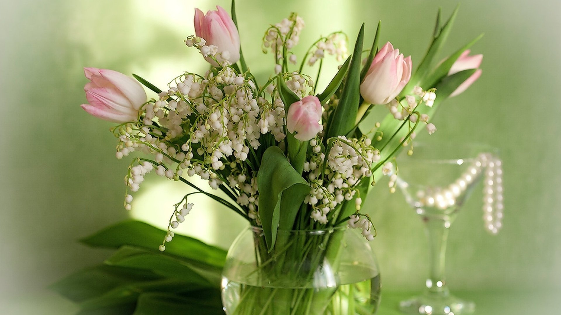 С днем рождения женщине весной красивые. Красивый весенний букет. Нежный весенний букет. Букет весенних цветов. Нежные весенние цветы.
