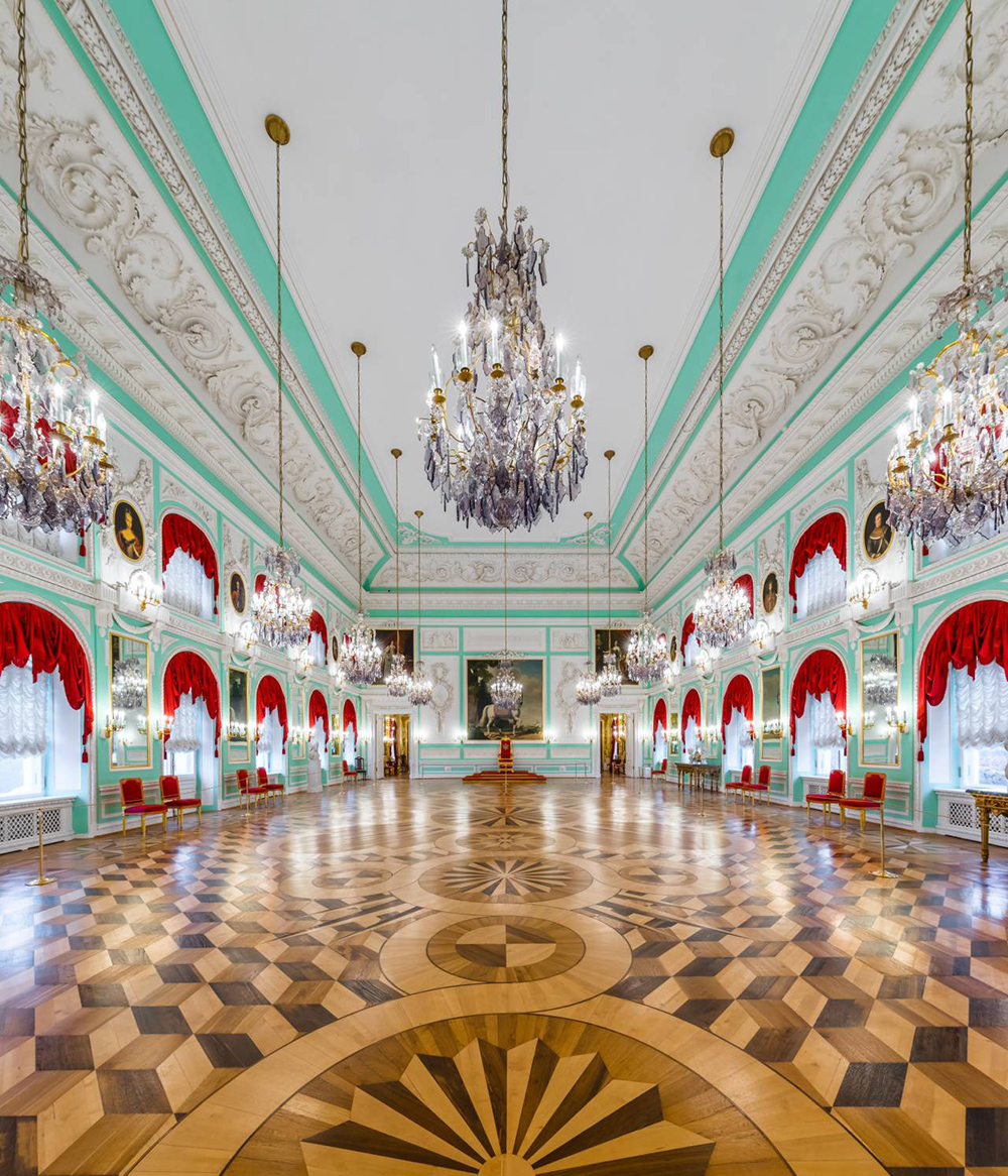Петергофский дворец Тронный зал