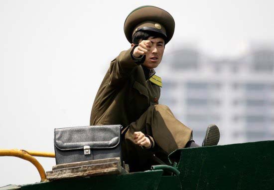 Солдат с фигой1