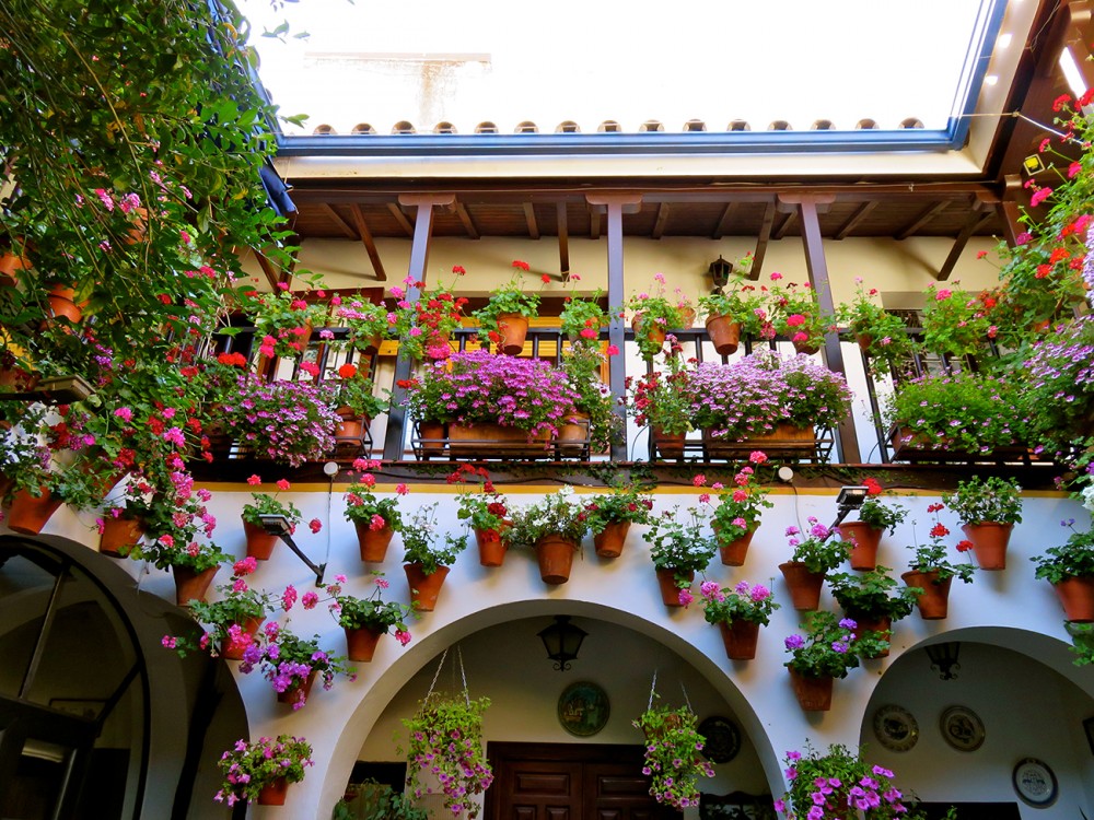 Уютные внутренние дворики испании