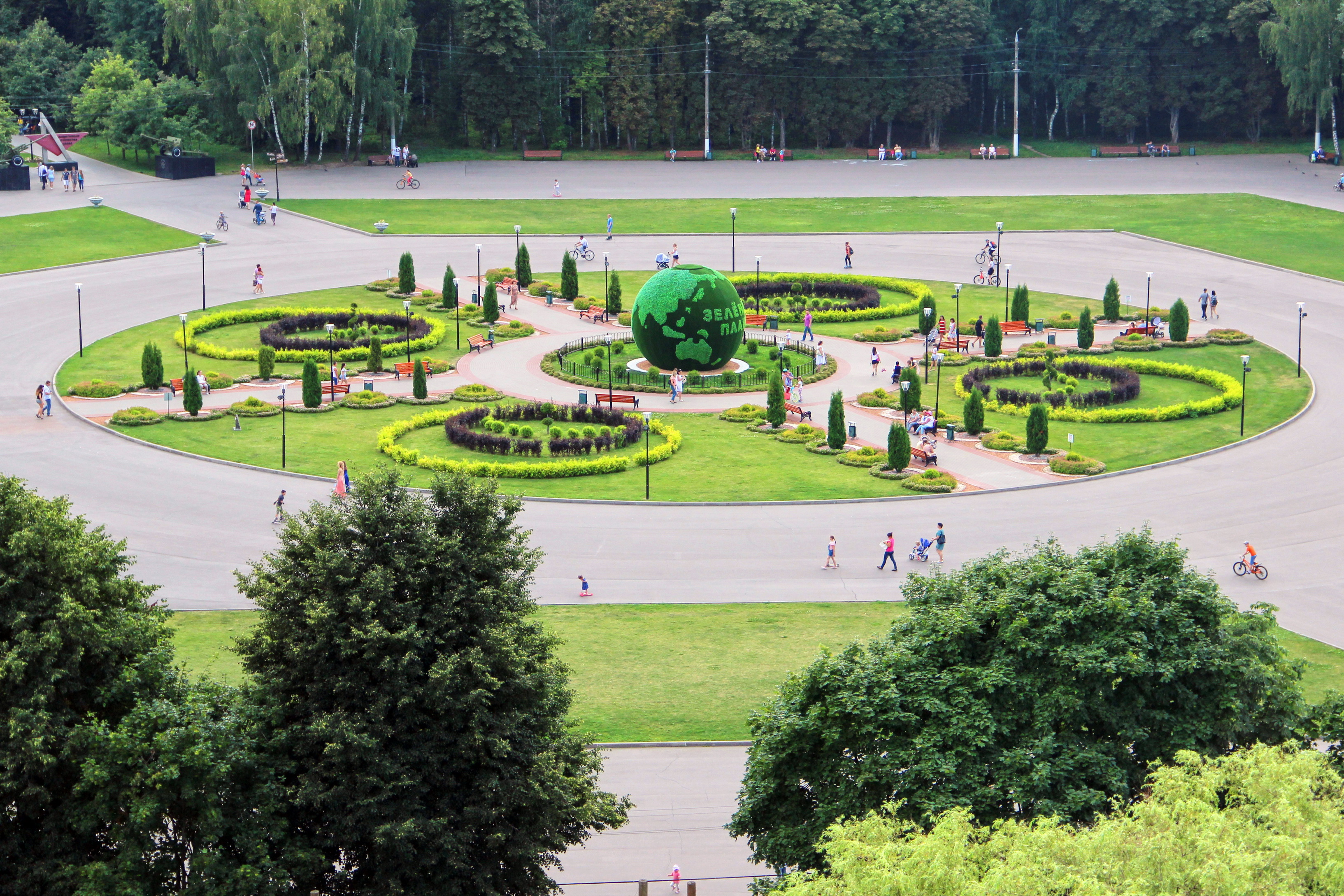 Фото парка центральный парк. Центральный парк культуры и отдыха им. п. п. Белоусова. Парк Белоусова Тула. Центральный парк имени Белоусова Тула. ЦПКИО им Белоусова Тула.