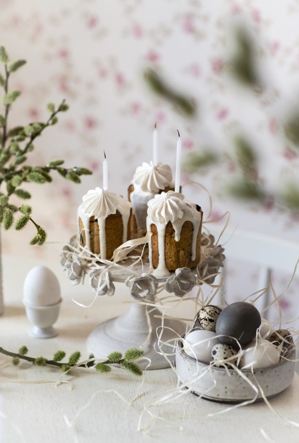 Easter_Pastry_Candles_Zefir_Eggs_Bokeh_581820_1597x2362