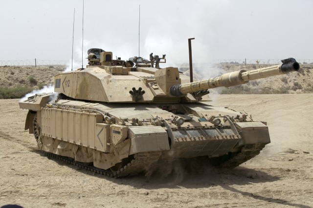Challenger_2_Main_Battle_Tank_patrolling_outside_Basra_Iraq_MOD_45148325_yapfiles.ru