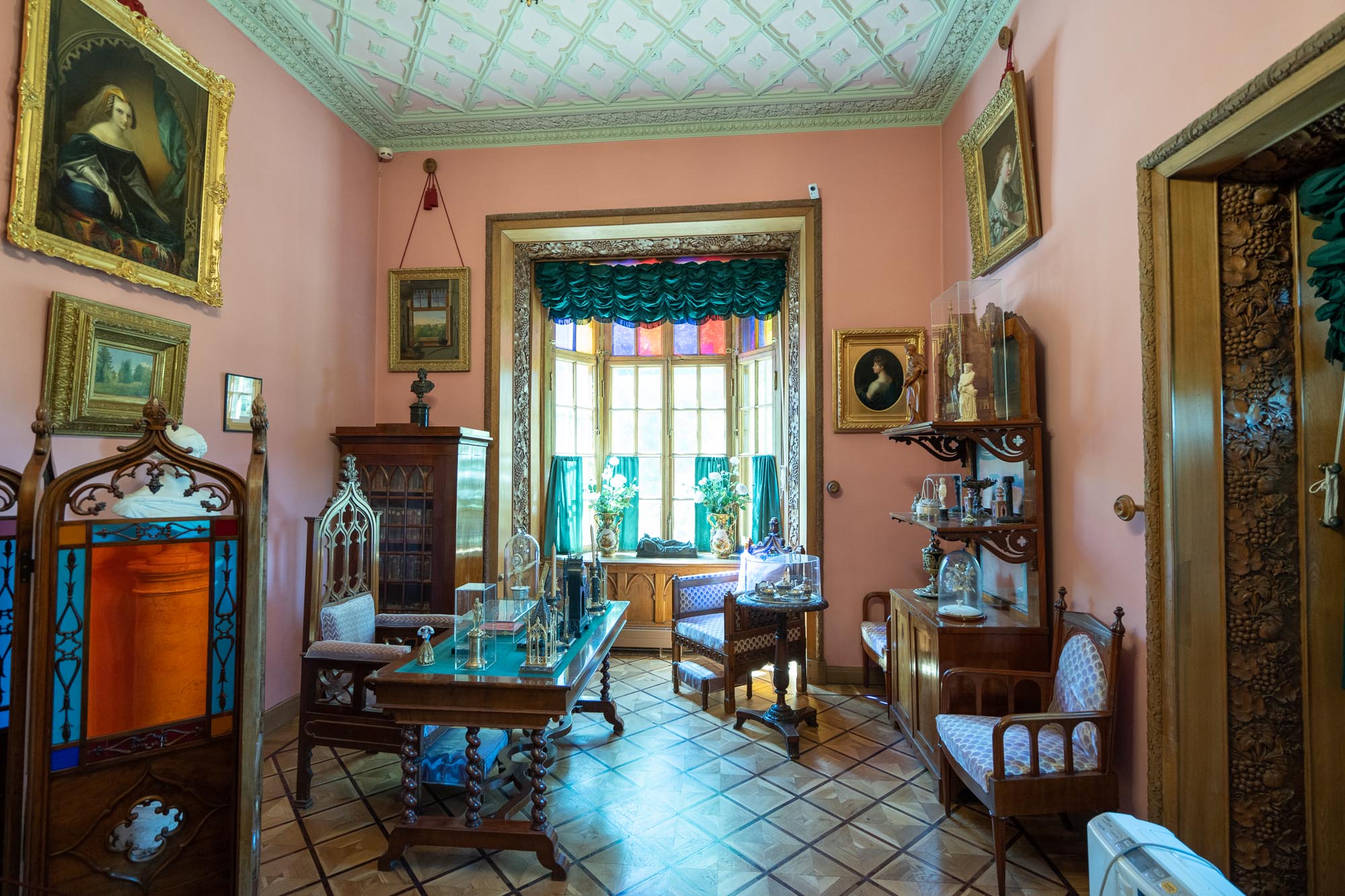 dvorec-kottedzh-v-petergofe-kabinet-imperatricy-170288big