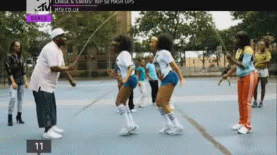 Девки пляшут