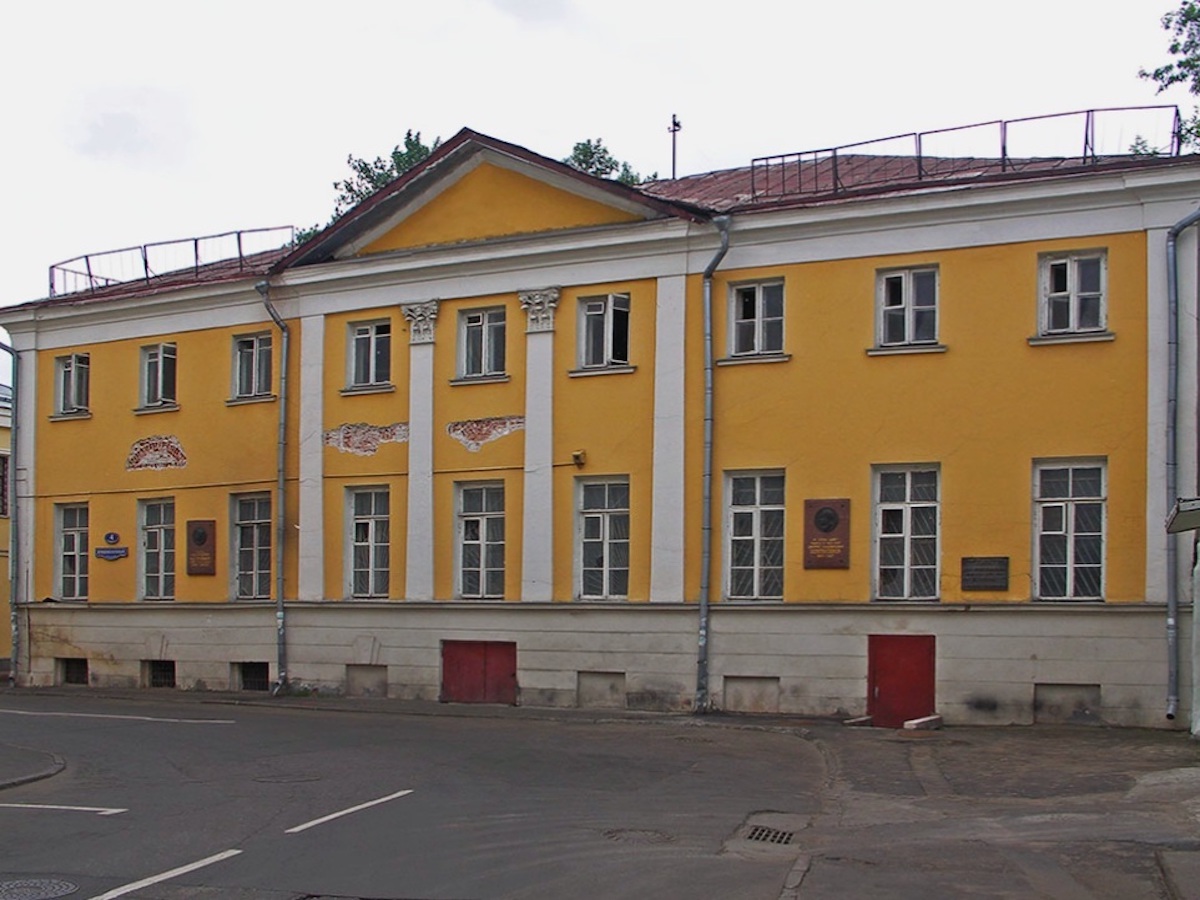 Дом поэтов главная. Дом Веневитиновых в Кривоколенном переулке. Доме Дмитрия Веневитинова в Кривоколенном переулке. Кривоколенный переулок дом 4. Дом Веневитинова в Кривоколенном переулке фото.