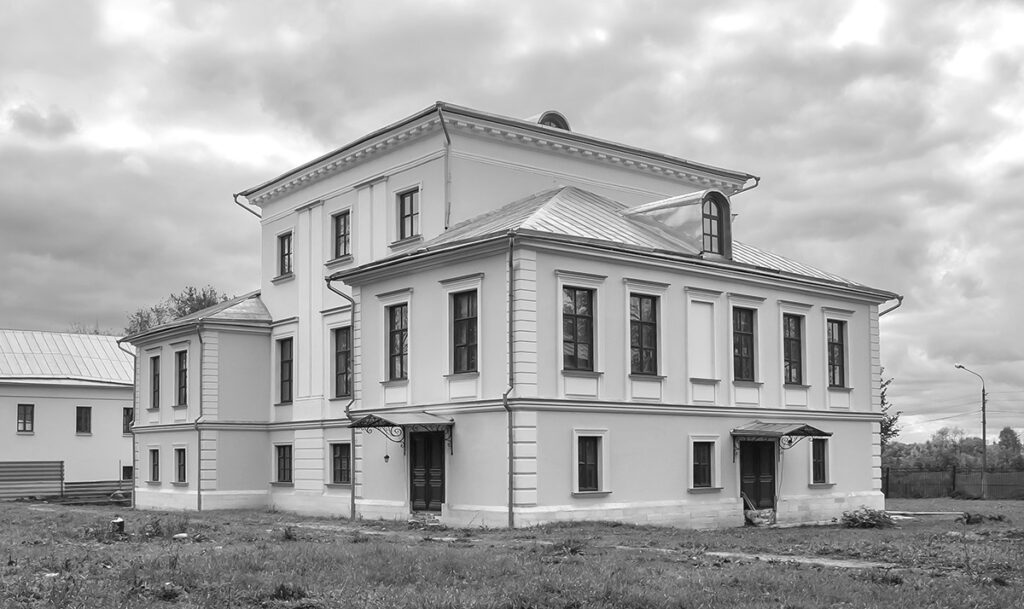 glavnyj_dom_v_usadbe_krivyakino_v_voskresenske_moskovskoj_oblasti_04-1024x609