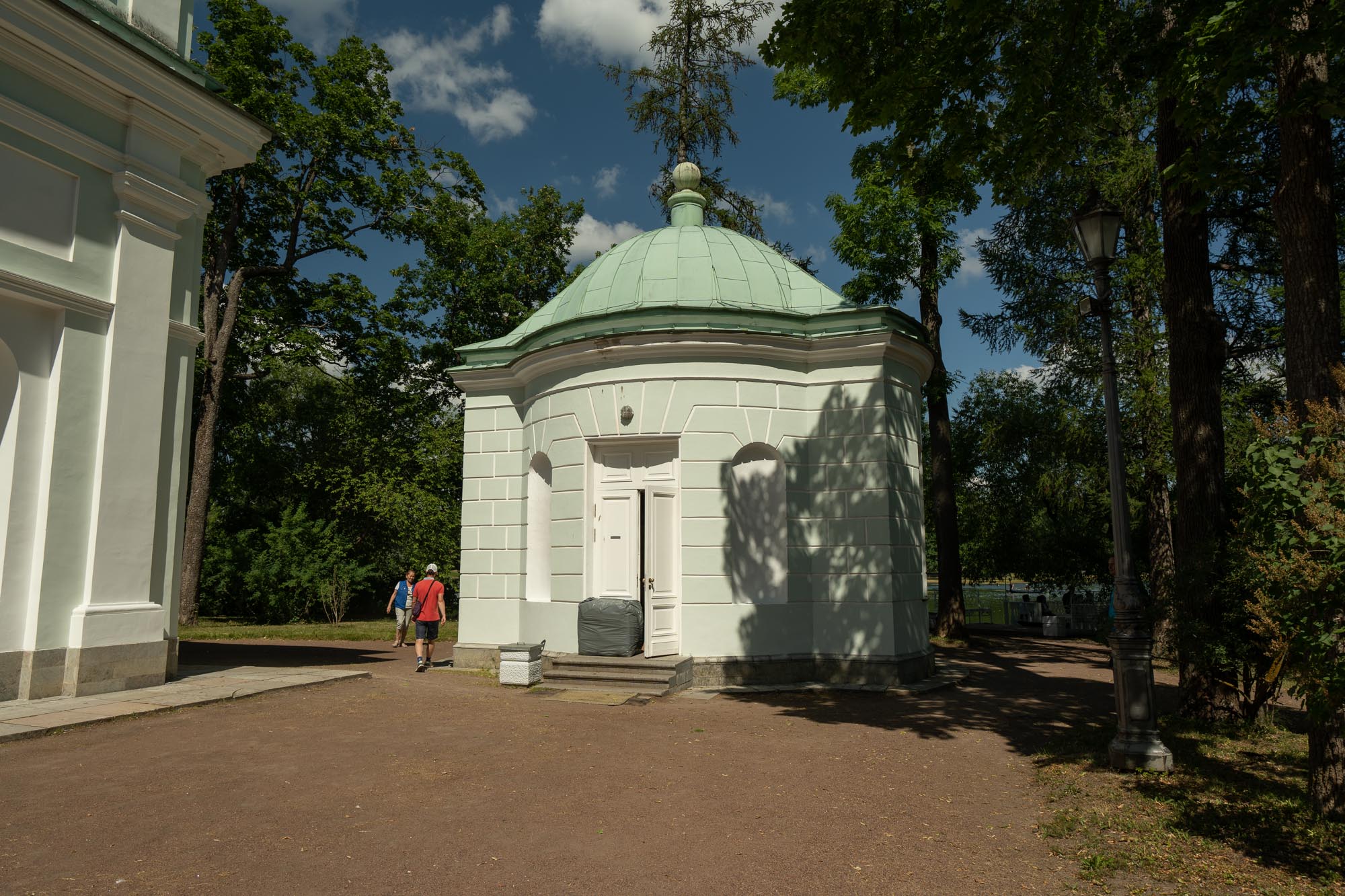 kuhnya-pavilona-zal-na-ostrovu-170731big