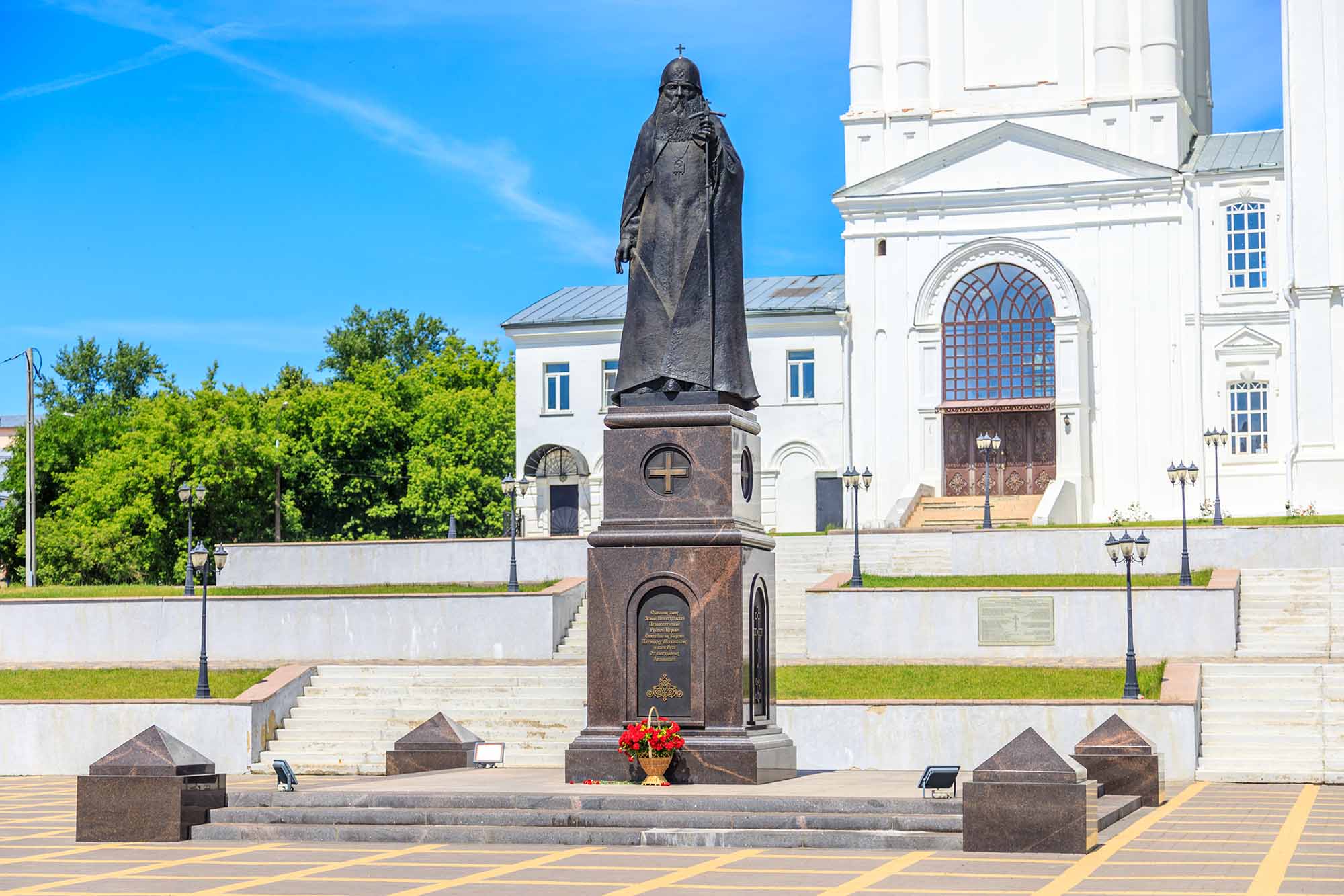 pamyatnik-patriarhu4