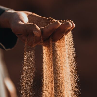 ладонь песок