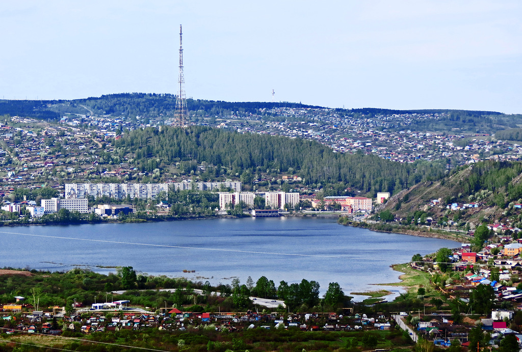 Vid-Zlatousta-s-goryi-Sorochey
