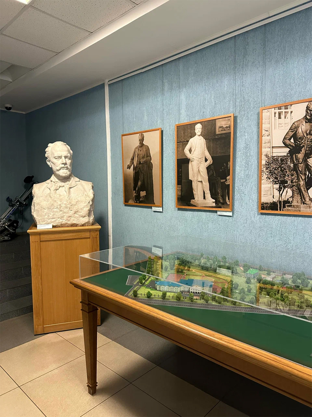 ee9f0aee-f1e3-466d-90ef-d0f1fb110d6e