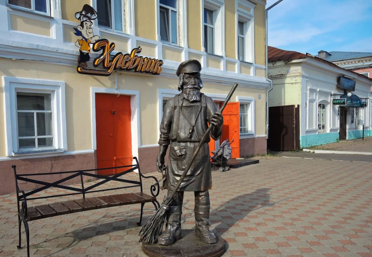 pamyatnik-dvorniku