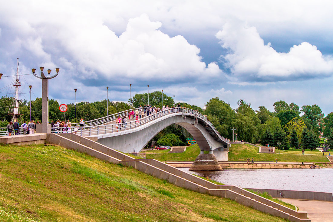 pedestrian-bridge-over-the-volkhov-river