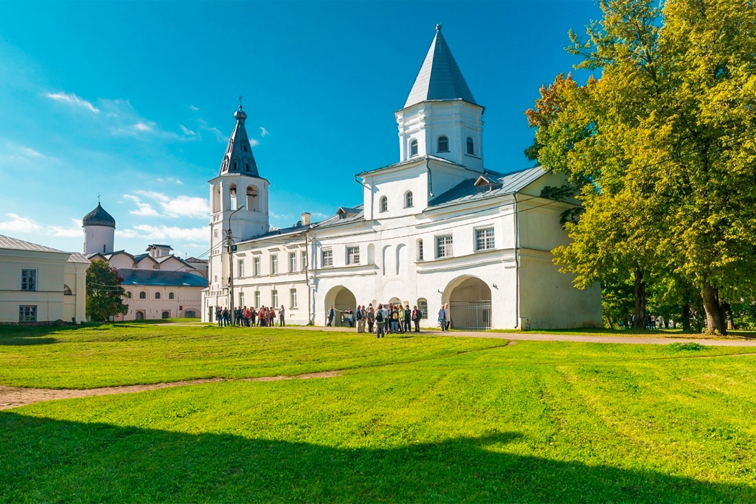 gate-tower-of-veliky-novgorod