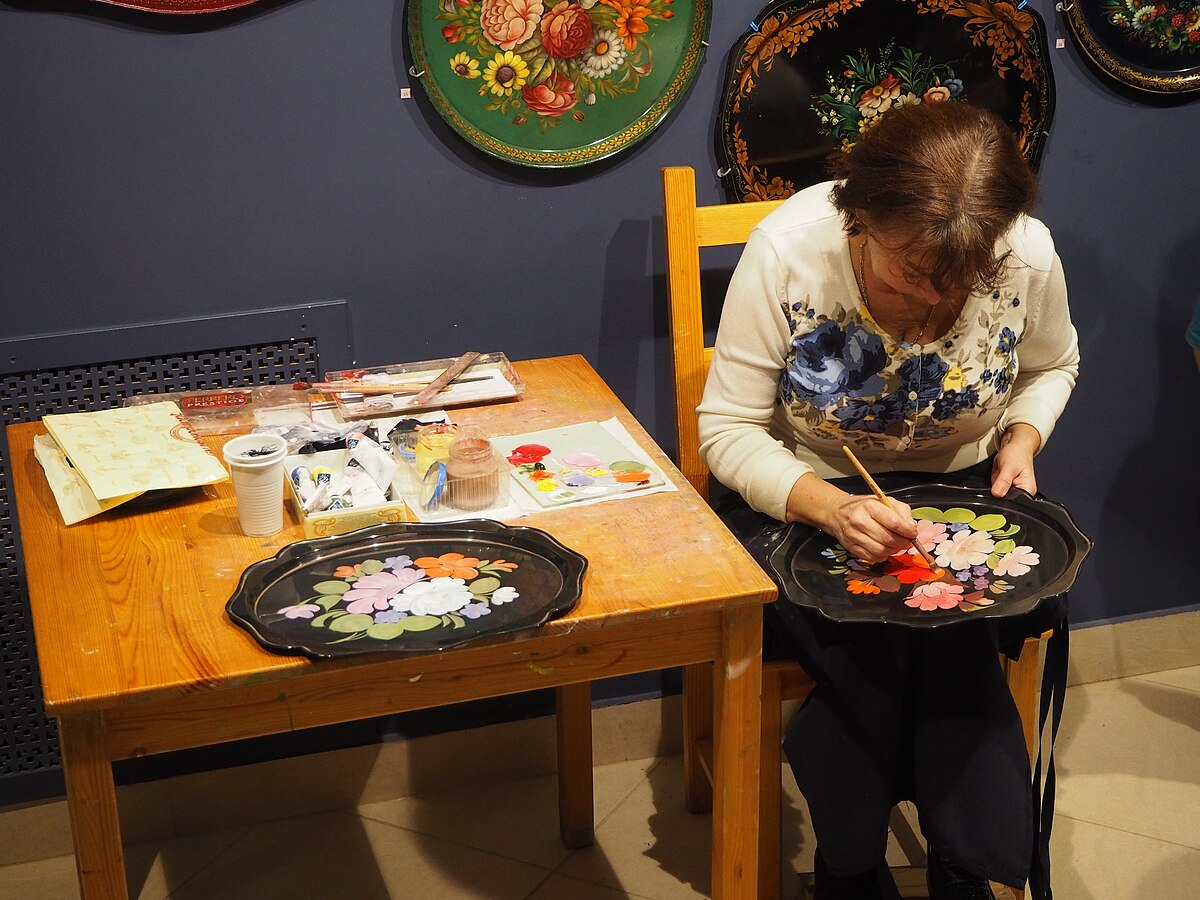 Zhostovo_painting_process