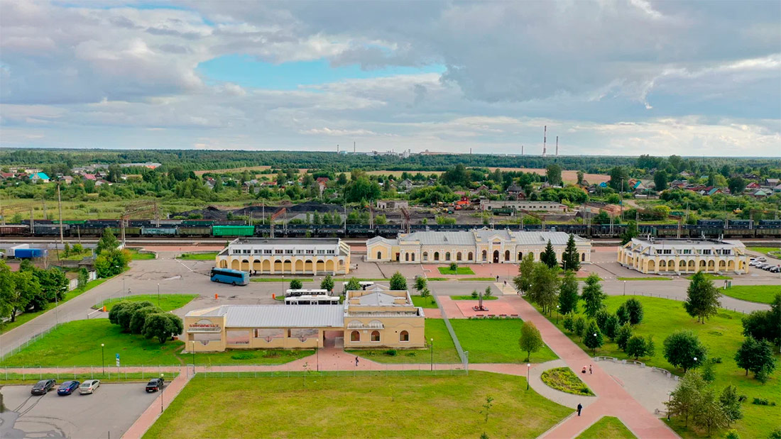 zdanie-vokzala-i-privokzalnaya-ploshad