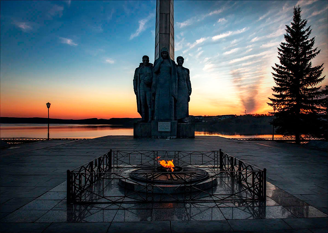 monument-trudovoj-i-boevoj-slavy