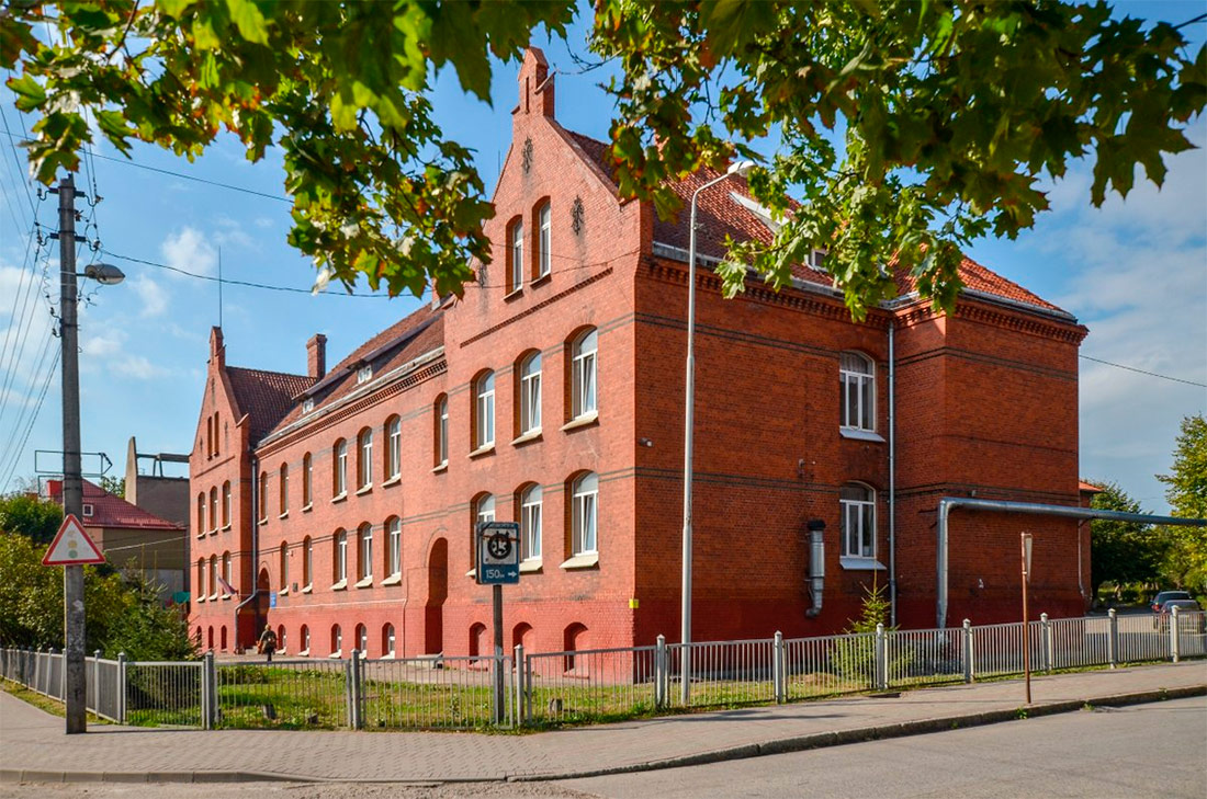 zdanie-narodnoj-shkoly-tapiau