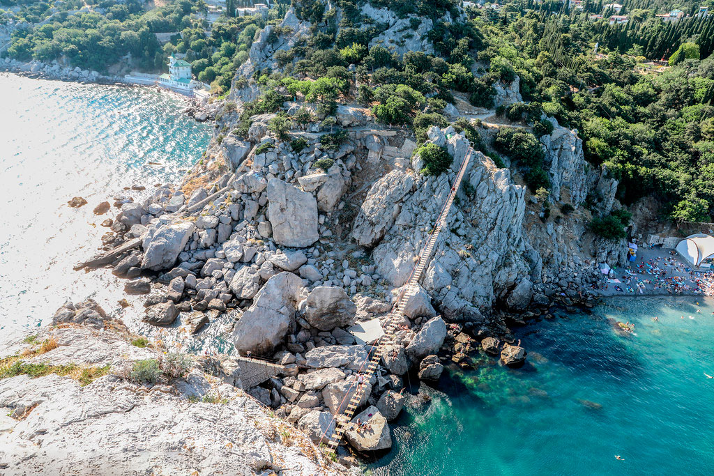 wild-stone-beach-at-diva-simeiz