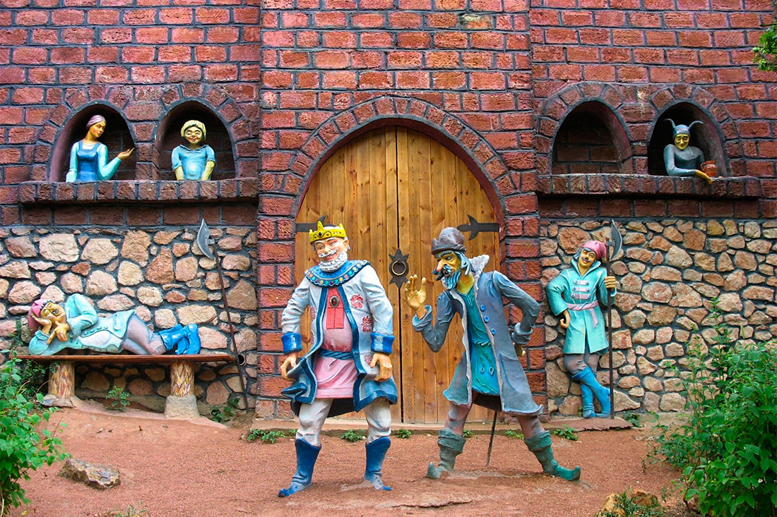 museum-glade-of-fairy-tales
