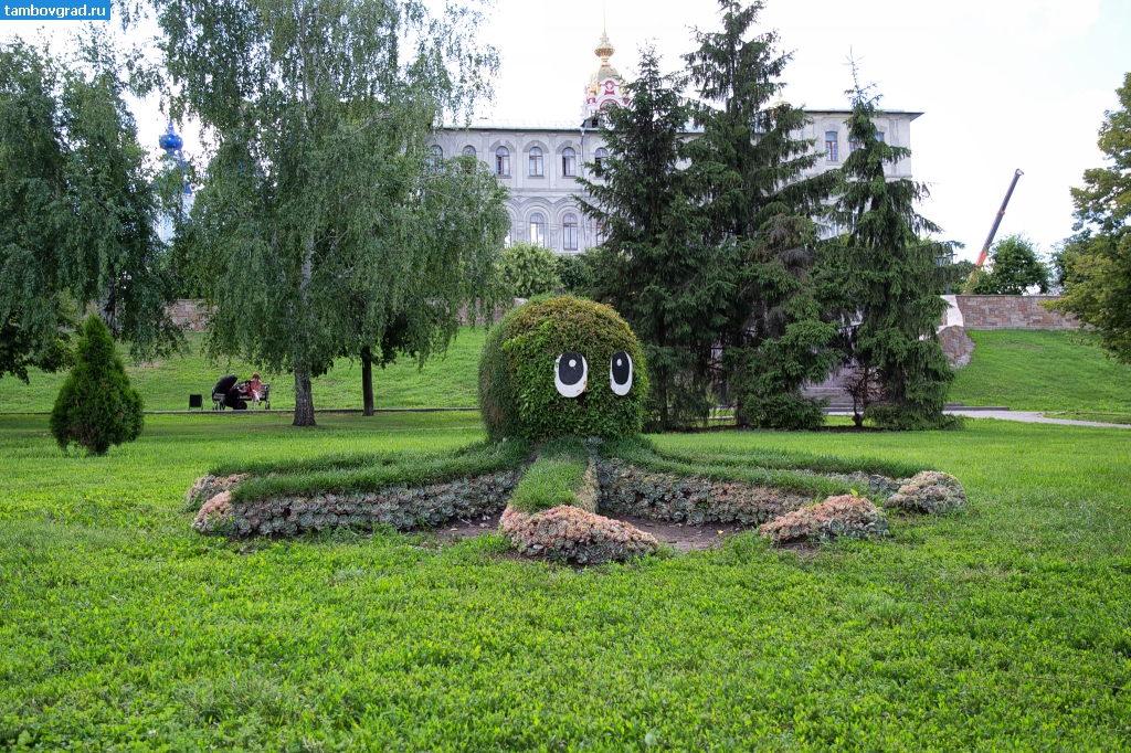 2157-Skulptura-osminoga-na-Naberezhnoj-v-Tambove